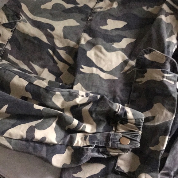 Camouflage Cargo Pants Size S - Picture 3 of 3